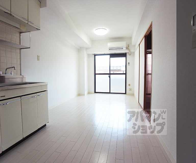 居室・リビング　南向きのリビングです