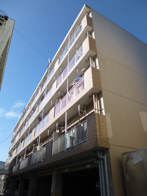 建物外観　安心のマンションタイプですよ☆