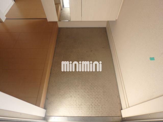 玄関　明るい玄関スペースです。