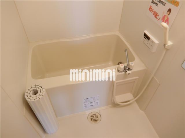 バス・シャワールーム　バスには追い炊き機能つきで経済的です