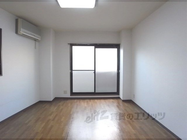 居室・リビング　広さ十分のお部屋です。