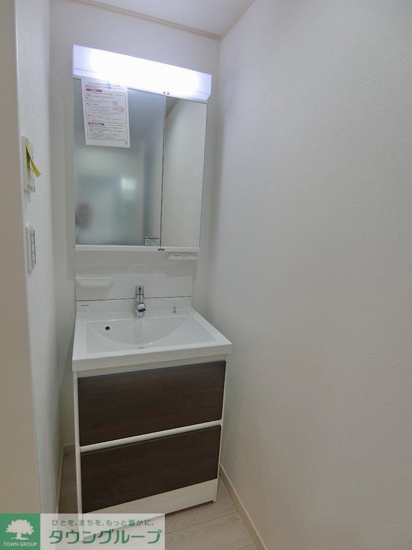 洗面設備　洗面台はシャワーノズルが伸縮！身支度が快適です♪