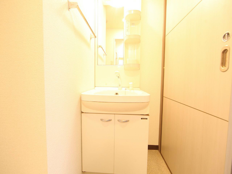 洗面設備　脱衣所　独立洗面台付（シャンプードレッサー付）