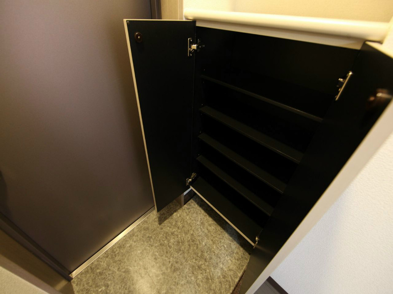 玄関　玄関　シューズボックス　収納充実してます