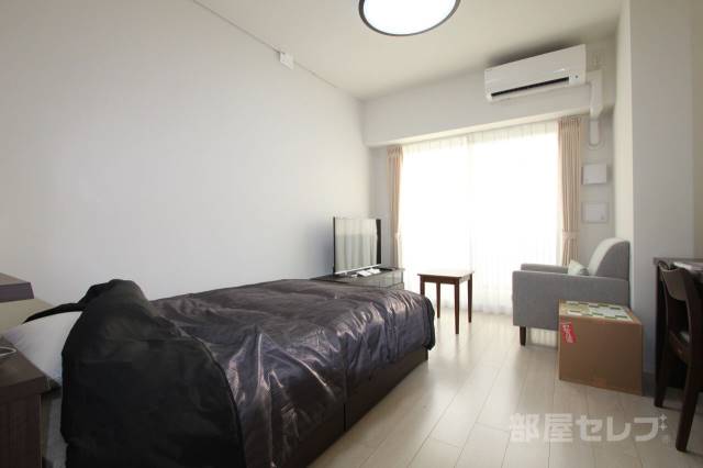 居室・リビング　白が綺麗な室内です。