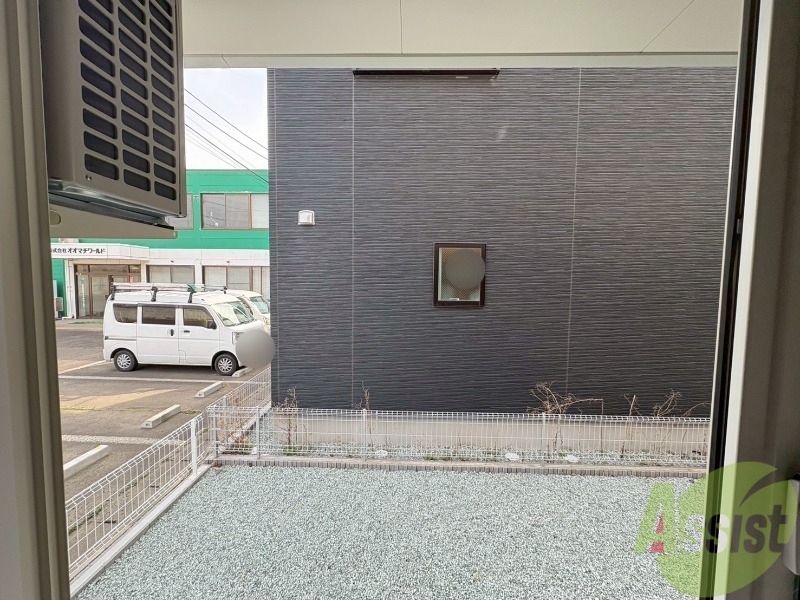 バルコニー　バルコニーになります。窓を開けると開放感がありますね。