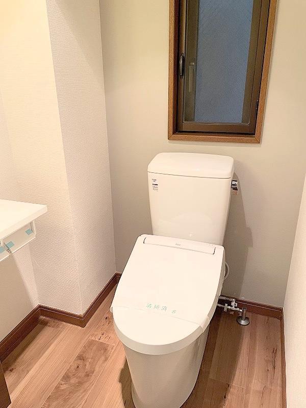 トイレ　温水洗浄暖房便座