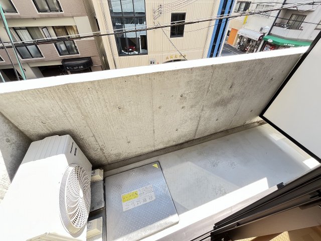 バルコニー　開放的で明るい空間を演出してくれるバルコニーです