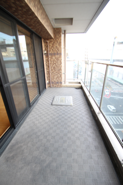 バルコニー　バルコニーがとっても広いです！水道付き！