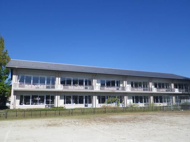 小学校　市立岩邑小学校（小学校）まで2100m