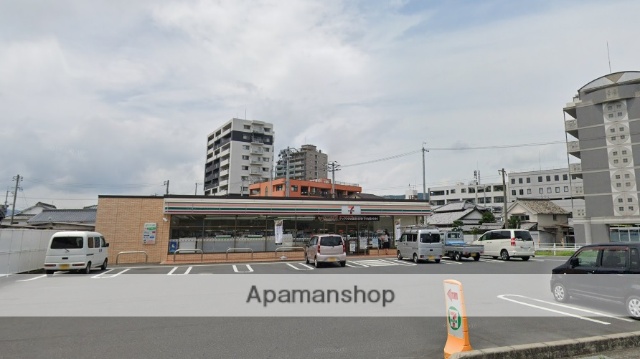 コンビニ　セブンイレブン（コンビニ）まで575m