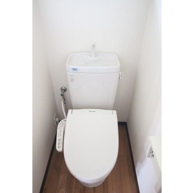 トイレ　写真は同タイプの別室のものです