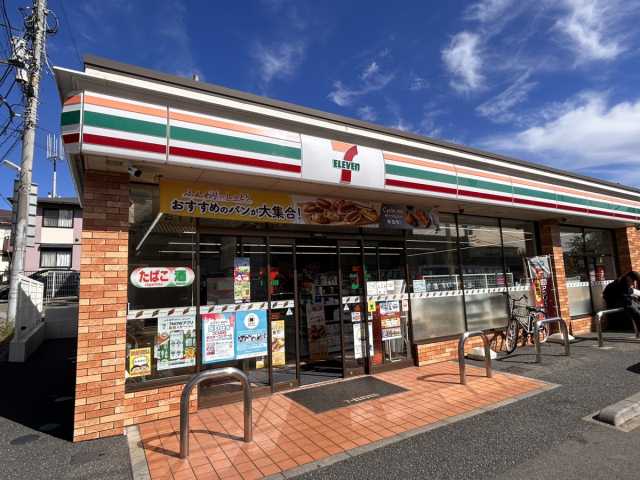 コンビニ　セブンイレブン（コンビニ）まで194m