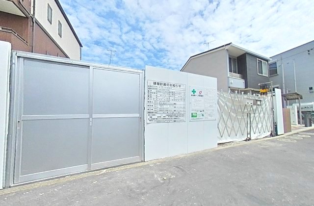 建物外観　建築中撮影