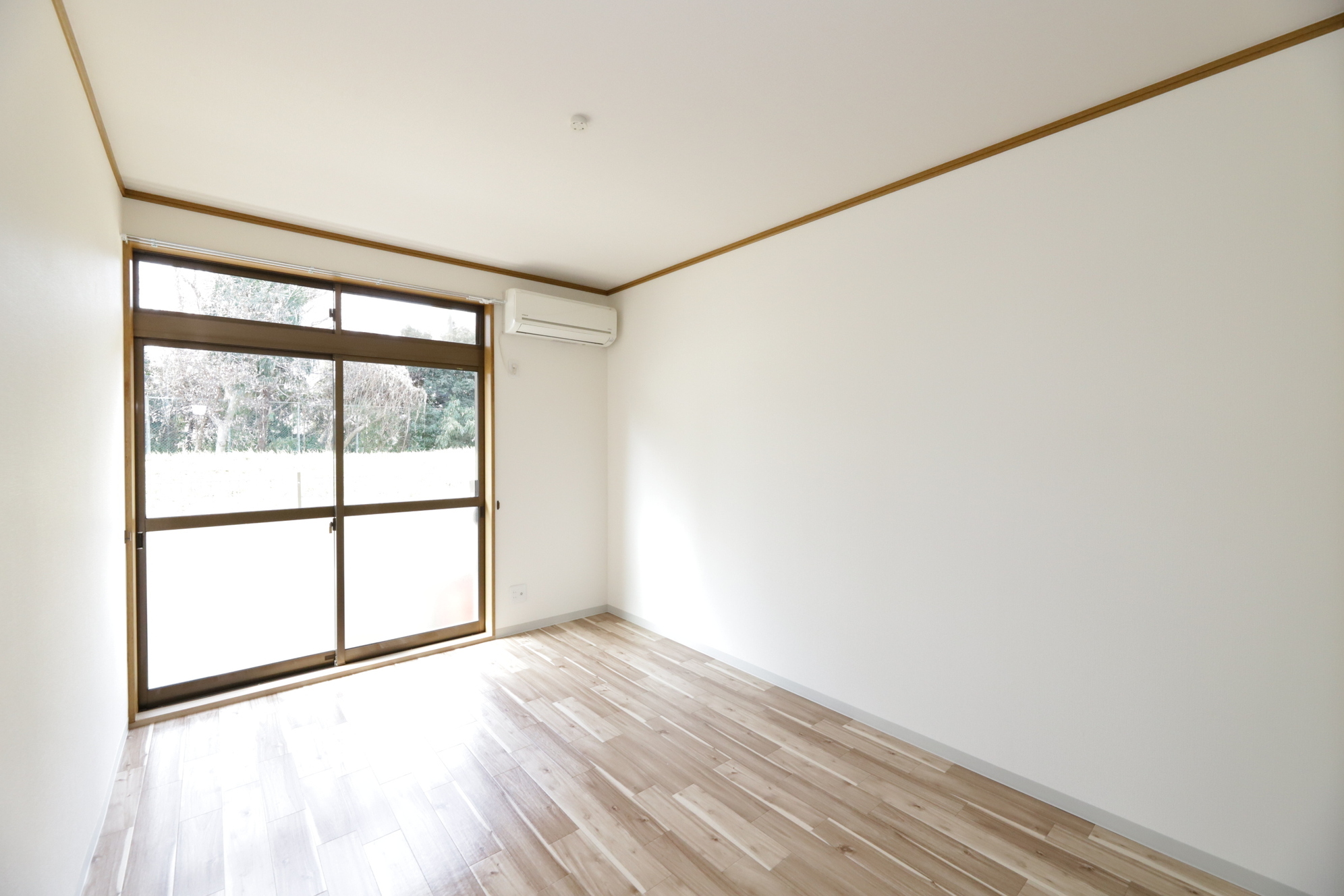 その他部屋・スペース　シンプルな内装です！インテリアの配置が楽しみに♪