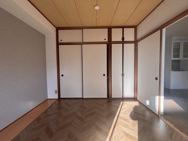 収納　日当たりがいいので子供部屋や寝室としてもご利用頂けます