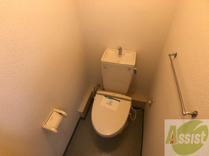 トイレ　こちらはトイレです。清潔感があり、安心して使用できます。