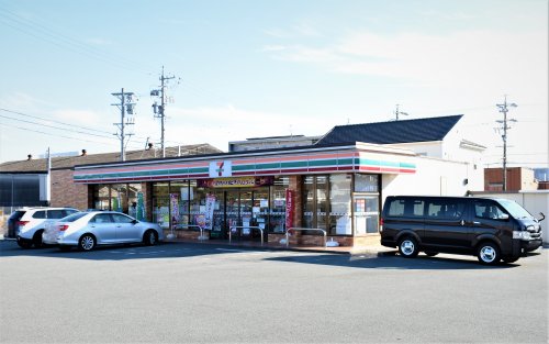 コンビニ　セブンイレブン　津市上浜３丁目店（コンビニ）まで911m