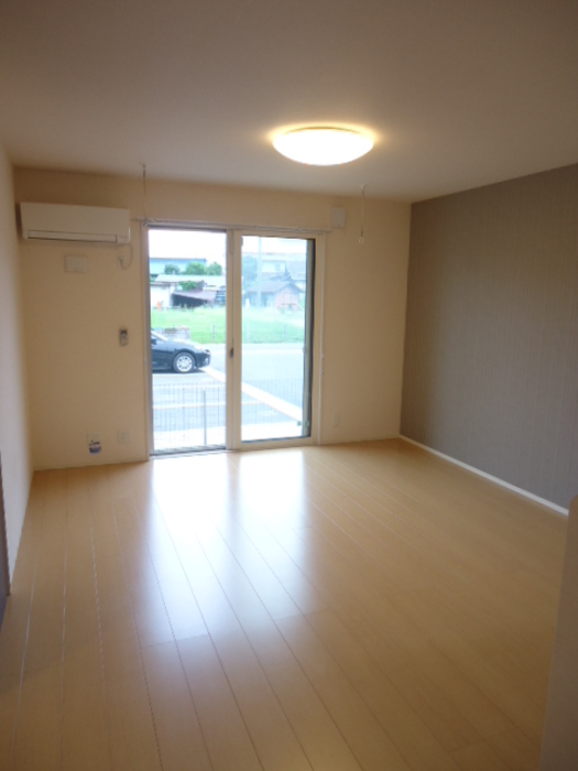 居室・リビング　写真は類似です。