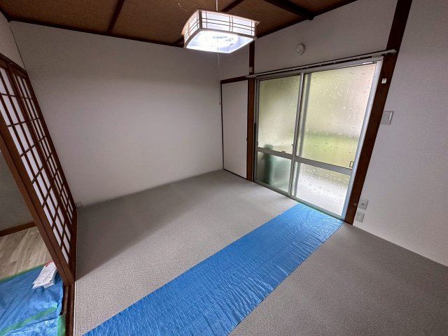 居室・リビング　エアコン付きで快適にお住まいいただけます