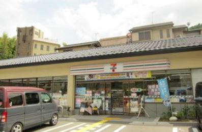 コンビニ　セブン-イレブン山科日ノ岡店（コンビニ）まで600m