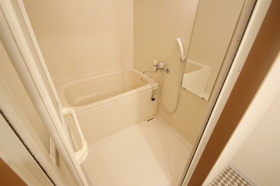 バス・シャワールーム　※別部屋の写真です