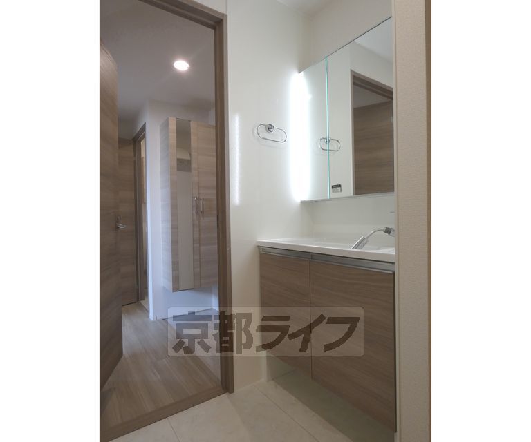 洗面設備　独立洗面台です