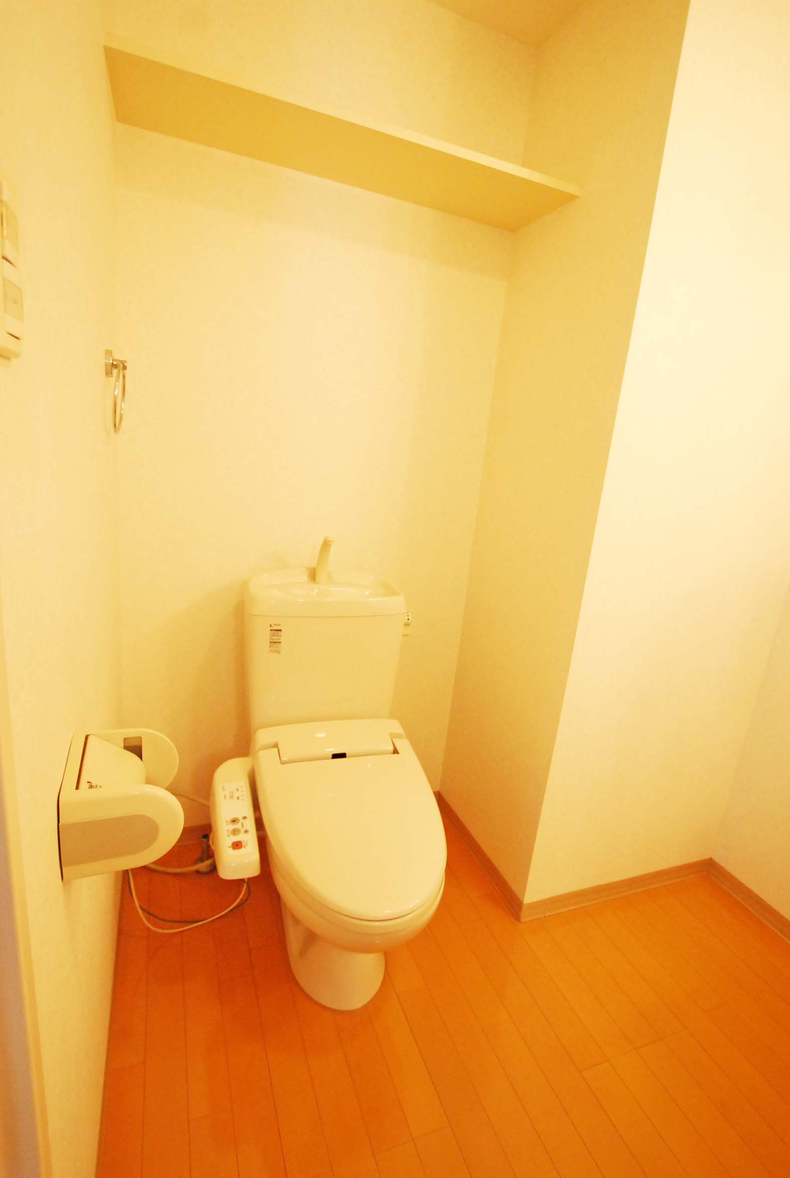 トイレ　温水洗浄便座