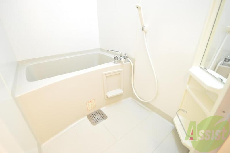 バス・シャワールーム　単身さんにちょうどいいサイズのバスルーム。