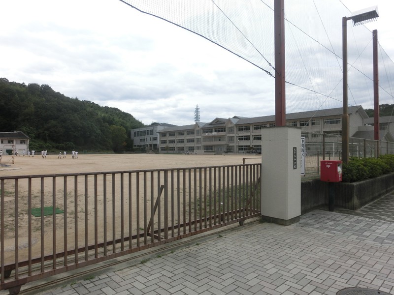 中学校　太子町立太子西中学校（中学校）まで383m