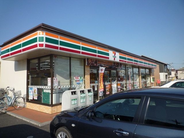 コンビニ　セブンイレブン鎌ケ谷くぬぎ山4丁目店（コンビニ）まで302m
