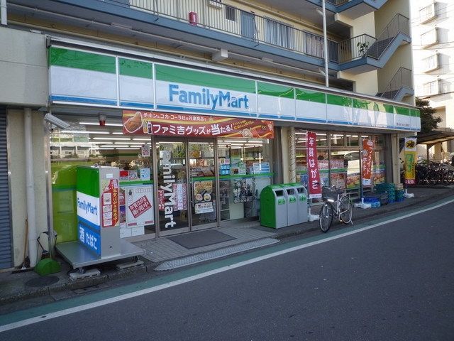 コンビニ　ファミリーマート鎌ヶ谷くぬぎ山駅前店（コンビニ）まで494m