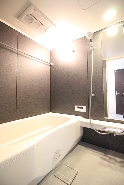 バス・シャワールーム　５１１号室モデルルーム写真※階数によりお部屋の色味が異なりま