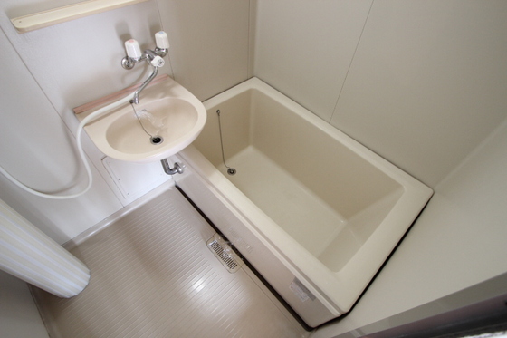 バス・シャワールーム　※別部屋の写真です