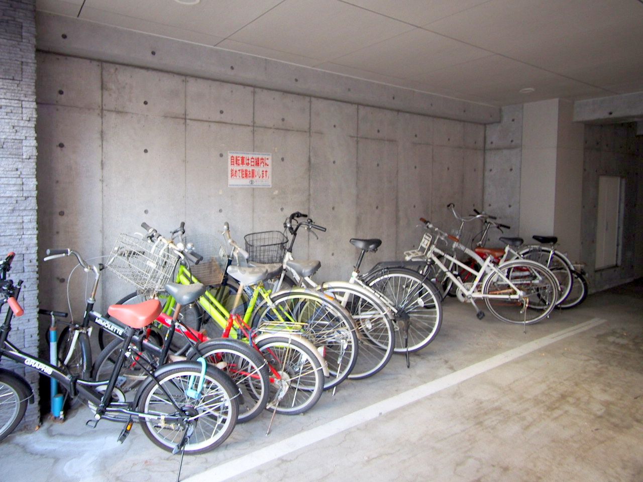 その他共有部分　屋根付き駐輪場完備しています♪