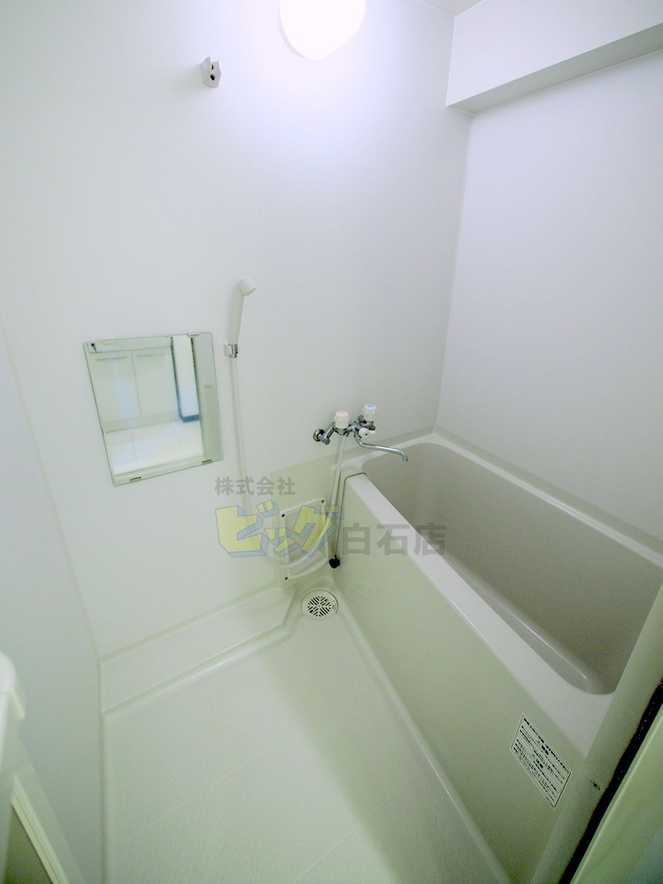 バス・シャワールーム　広々タイプのお風呂です♪