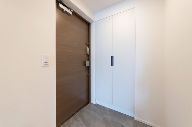 玄関　収納もある玄関です