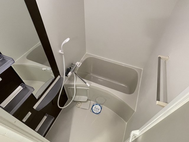 バス・シャワールーム　コンパクトで使いやすいお風呂です