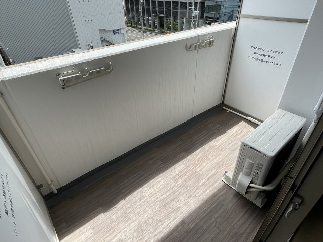 バルコニー　暖かな日差しのふりそそぐバルコニー