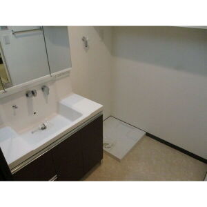 洗面設備　室内イメージ写真です。 実際のお部屋の内装と相違する場合があ