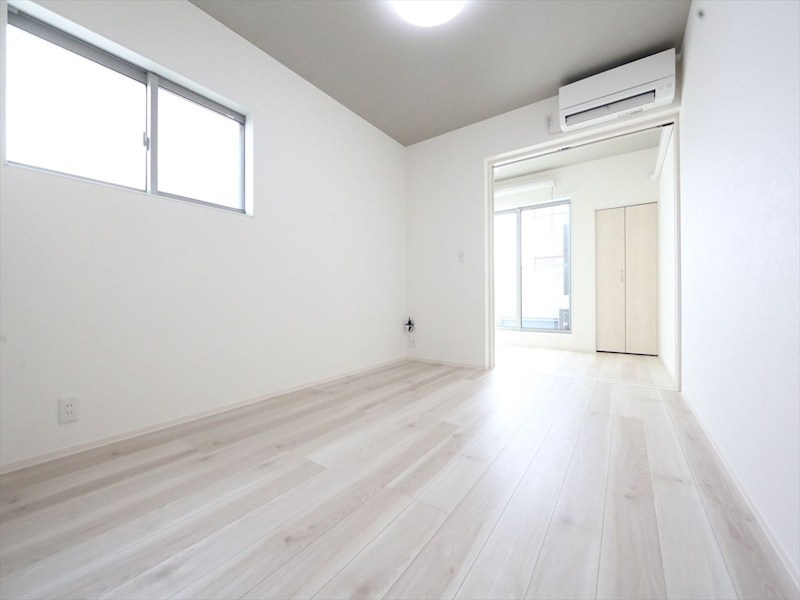 居室・リビング　ＬＤＫ8帖　システムキッチン　エアコン完備　同仕様写真