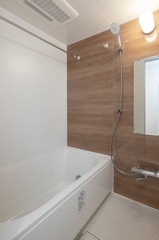 バス・シャワールーム　※写真は同タイプ住戸です。