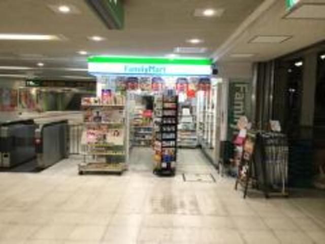 コンビニ　ファミリーマートトモニー東大和市駅店（コンビニ）まで414m