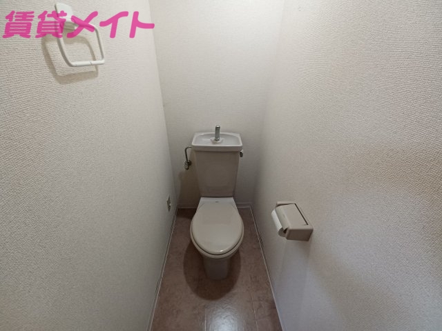 トイレ　別部屋同タイプです