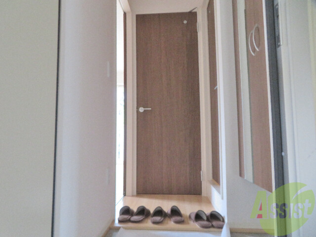 玄関　玄関にも収納が有るので靴が多い方にもイイ感じ