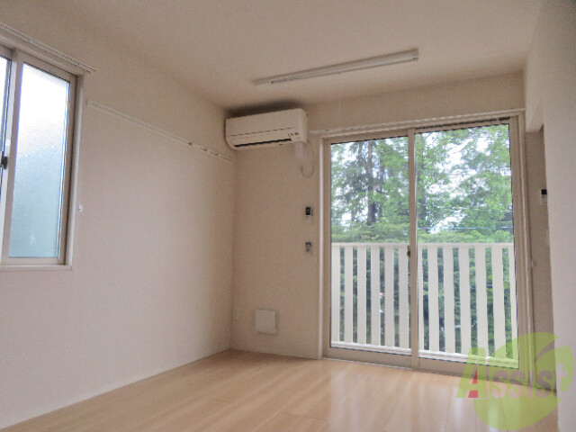 居室・リビング　広めで落ち着く空間になっていますね。