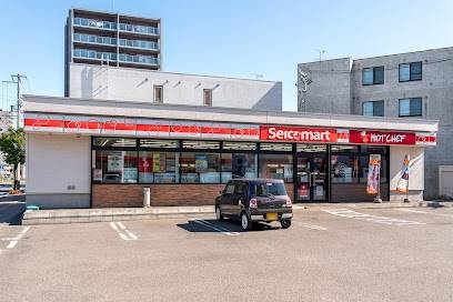 コンビニ　セイコーマート美園10条店（コンビニ）まで64m