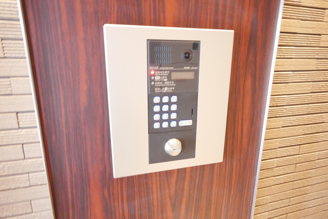 エントランス　★オートロック付きマンションです★