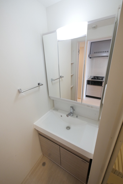 洗面設備　★３面鏡の独立洗面台がございます★