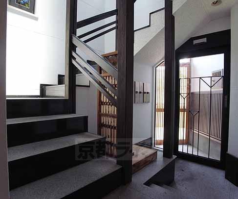 ロビー　エントランス部分です。